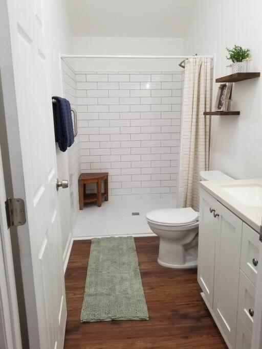 Cozy Spacious Cottage With Deck And Grill 피닉스시티 외부 사진